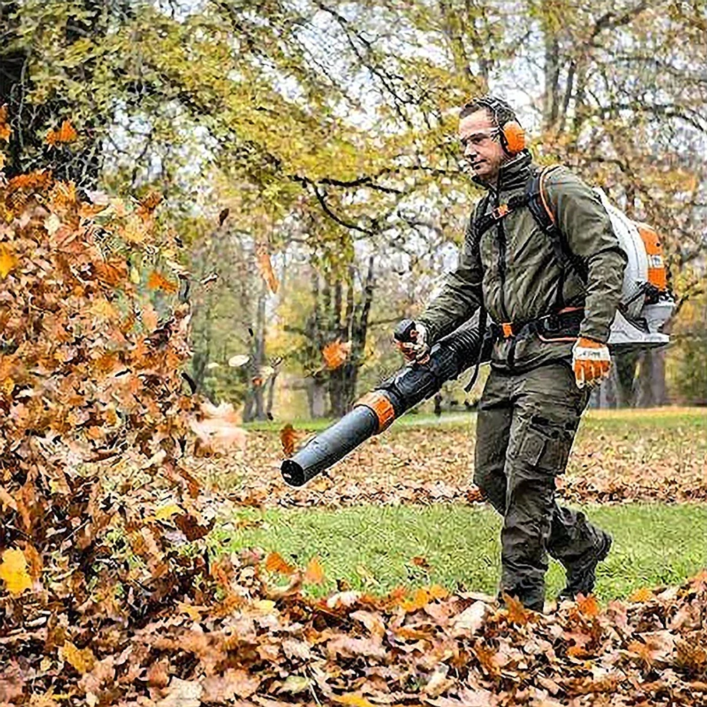 STIHL BR 800 CE воздуходувка бензиновая 4.4 л.с, 3.24 кВт, 240 м/с 42830111603