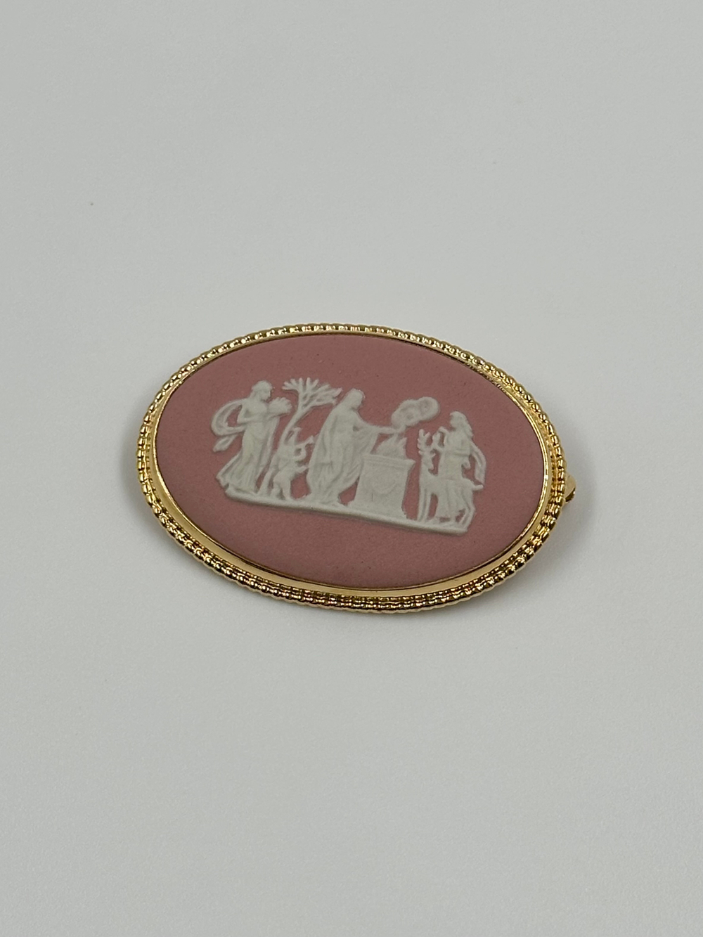 Брошь Wedgwood розовая