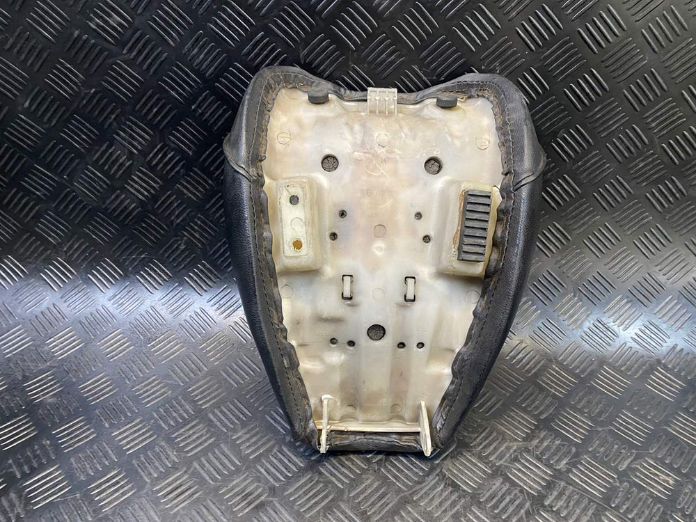 Сиденье водительское Suzuki Intruder VS750 VR51A