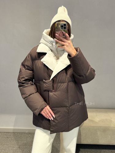 Шоколадный пуховик со съемной манишкой-капюшоном