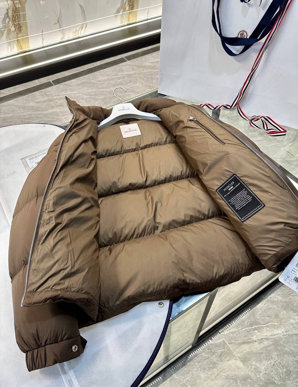Пуховик Moncler