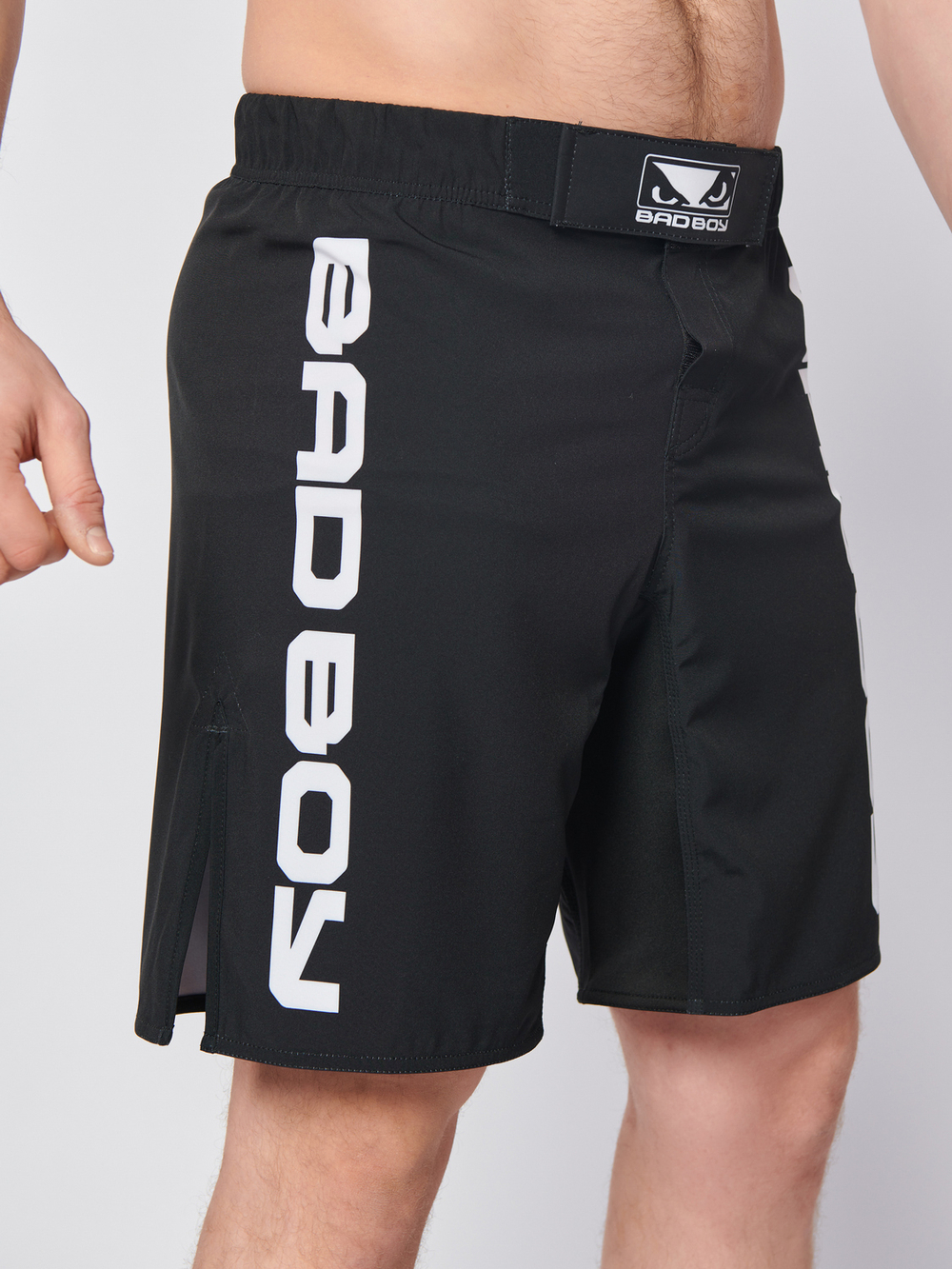 Шорты для MMA Bad Boy Pro Series 2.0 черный/белый