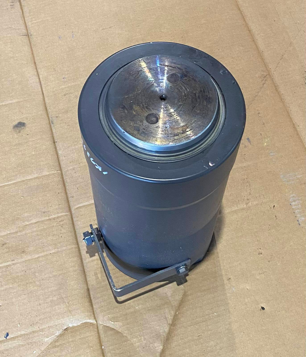 Цилиндр натяжителя гусеницы 14709626 (14737824)