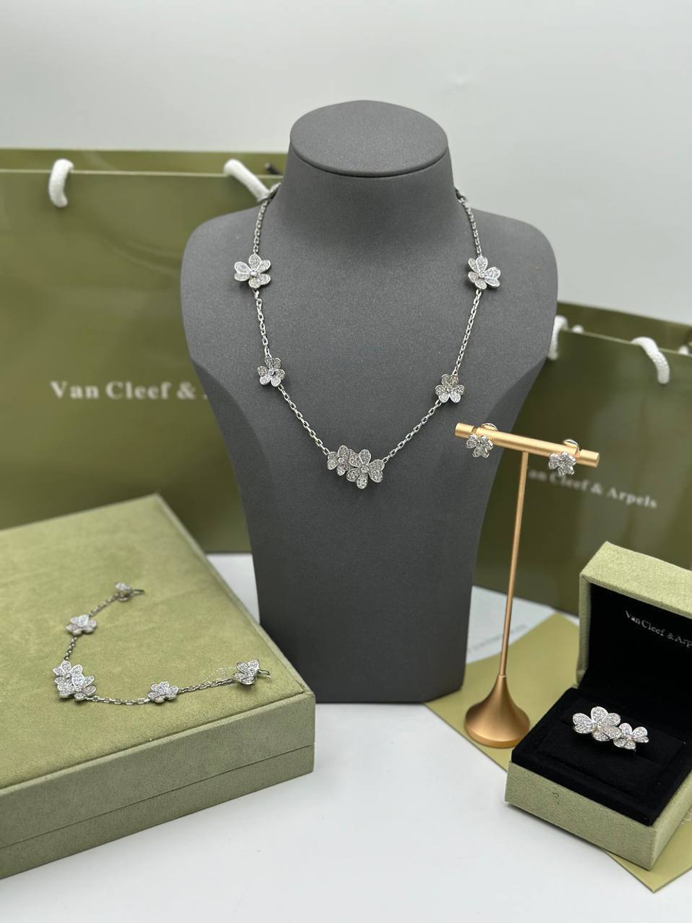 Кольцо Van Cleef & Arpels