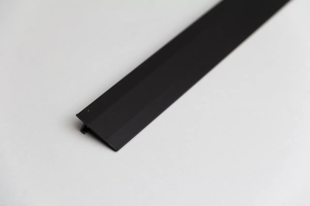 Алюминиевый порог для пола НЕПЛИНТУС UL20X6-03 Черный 20х6х2000 мм