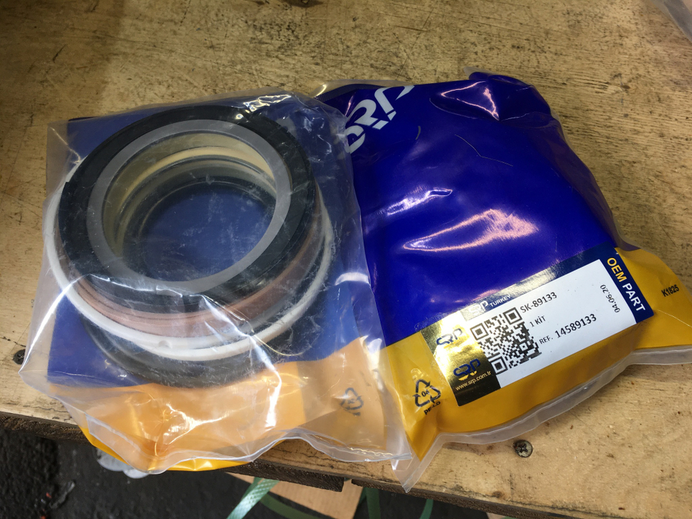 Ремкомплект г/ц ковша 14514454/VOE14589133