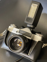 Фотоаппарат пленочный "Zenit-E" с объективом "Helios-44-2" и фотовспышкой "Электроника ФЭ-27", Оптико-механический завод "Зенит", СССР, 1965-1982 гг. в кофре