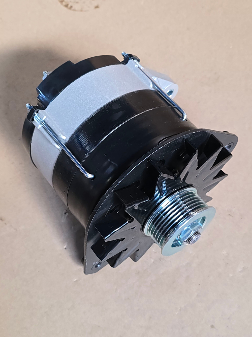 Генератор КАМАЗ дв.740.40, 740.50 ЕВРО-2, 3 поликлиновой шкив 28В 80А