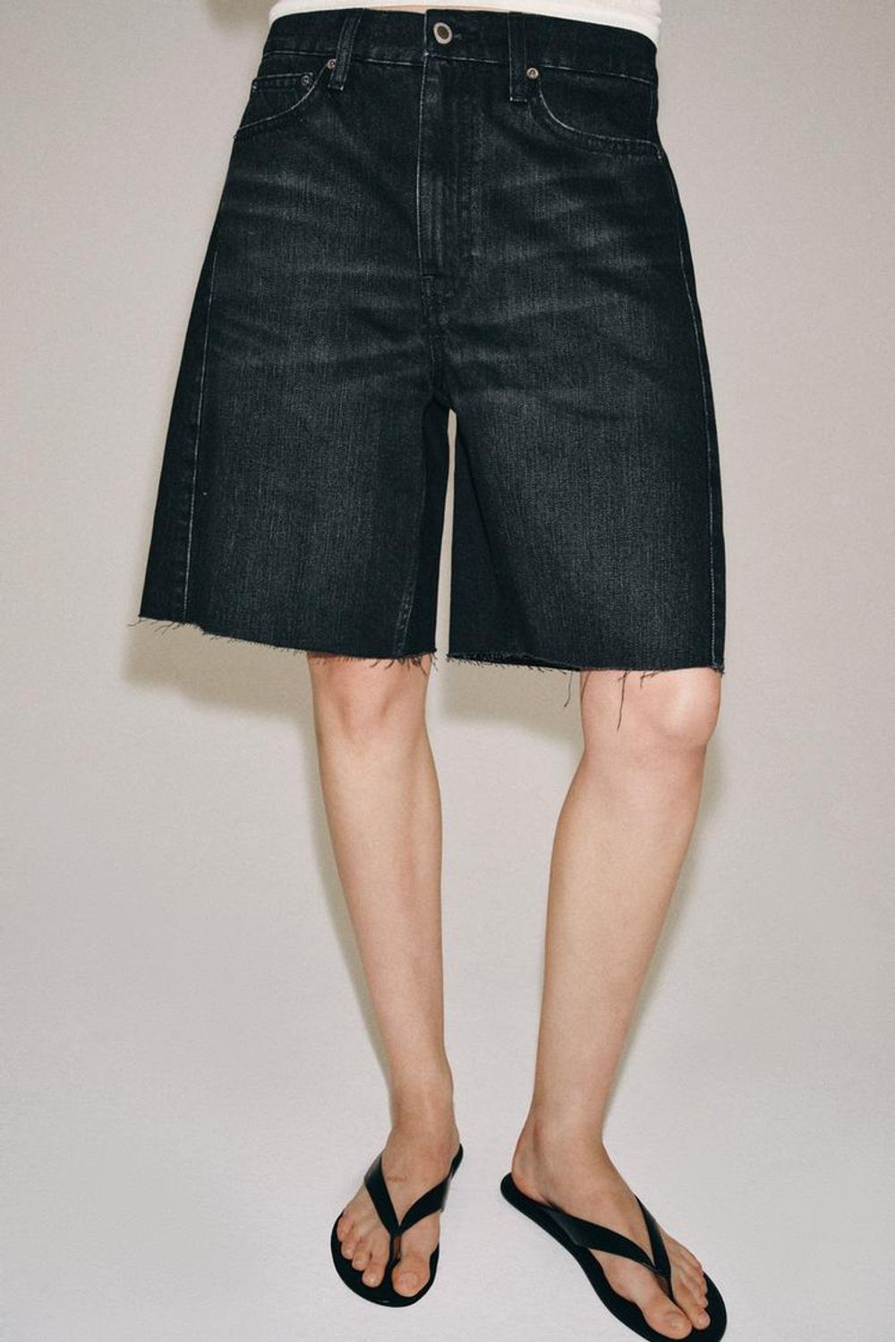 ZARA ДЖИНСОВЫЕ ШОРТЫ RELAXED СО СРЕДНЕЙ ПОСАДКОЙ — ZW COLLECTION, ЧЕРНЫЙ