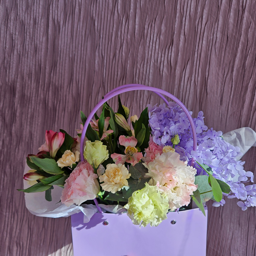 Композиция со стабилизированной гортензией "Счастье быть с тобой"