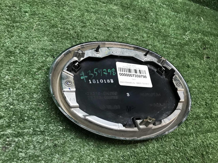 Эмблема решетки радиатора Toyota Fortuner 2 15-нв