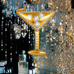 Фигура "Золотой бокал со стразами"