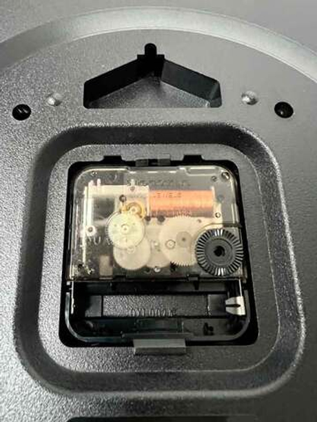 Настенные часы Seiko QXA802K