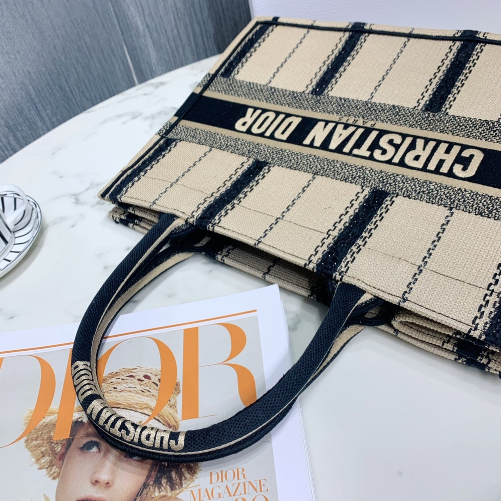 Christian Dior Book Tote 36 cm