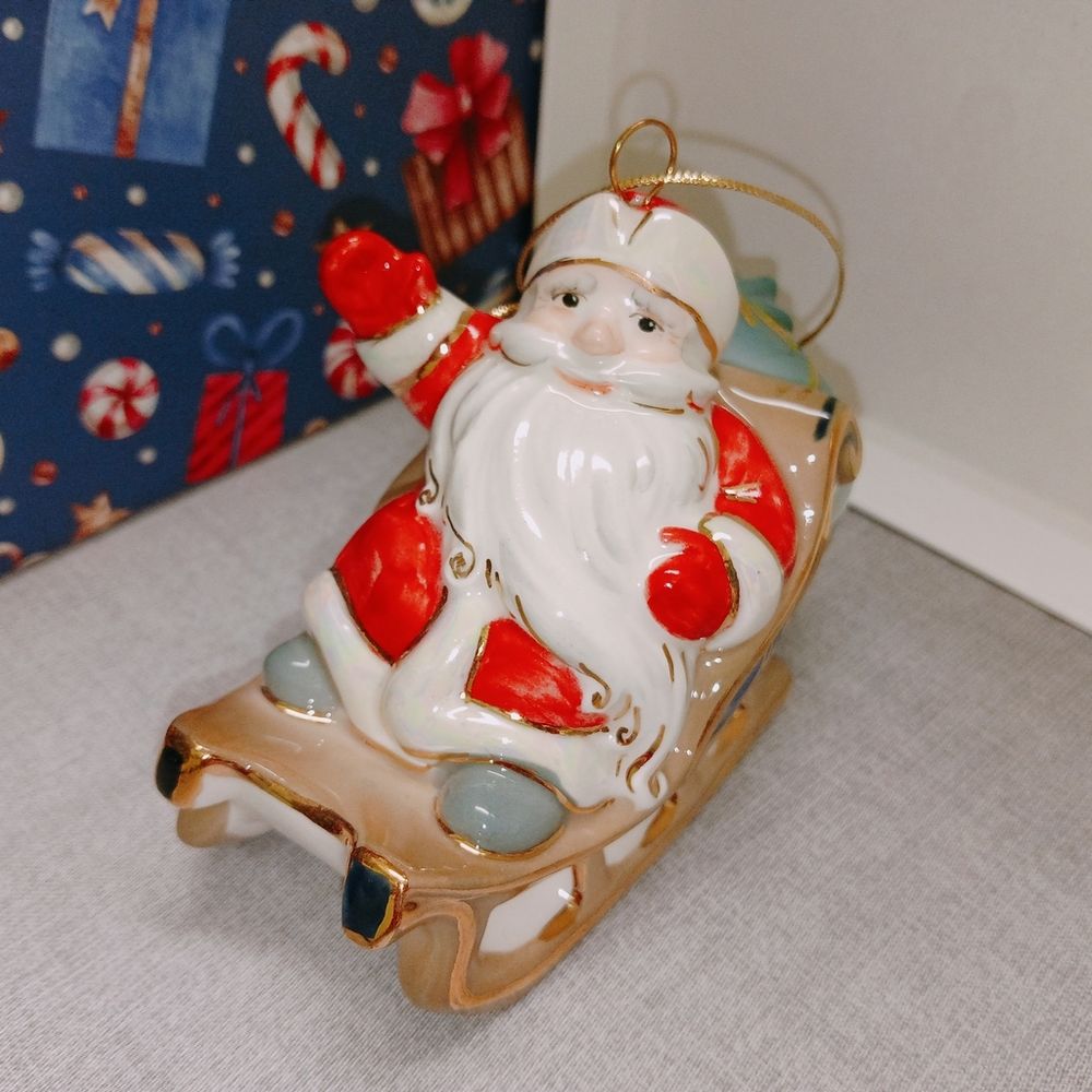 Набор фарфоровых ёлочных игрушек Дед Мороз с оленями