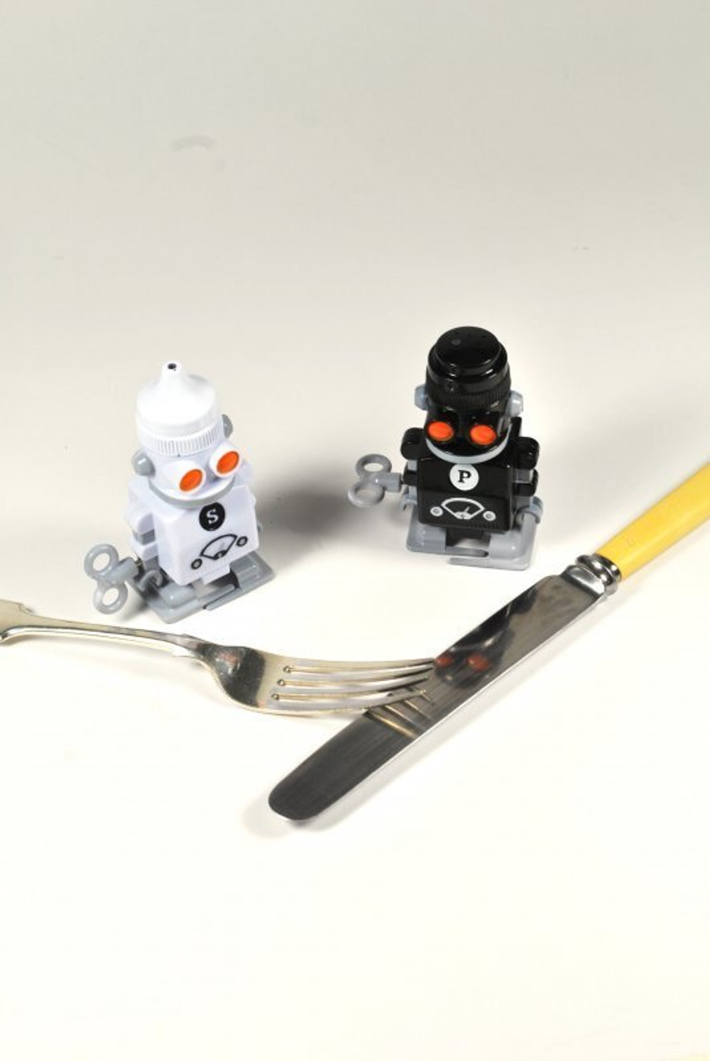 Заводные солонка + перечница 'bots