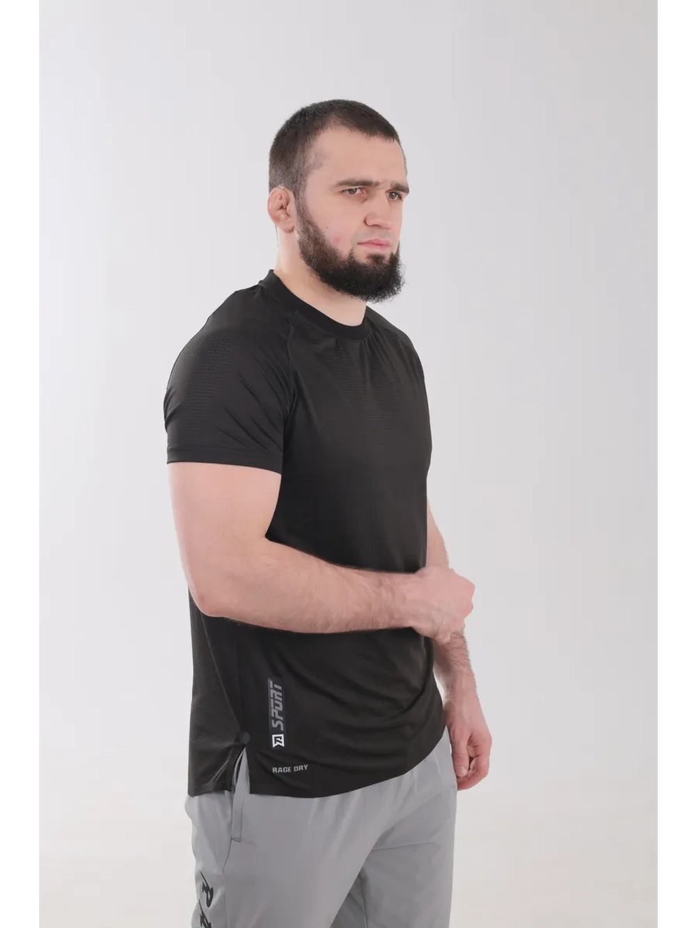 Спортивная футболка с перфорацией