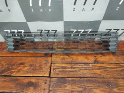 Решетка переднего бампера Skoda Rapid 1 17-20 Б/У Оригинал 5JA853677D