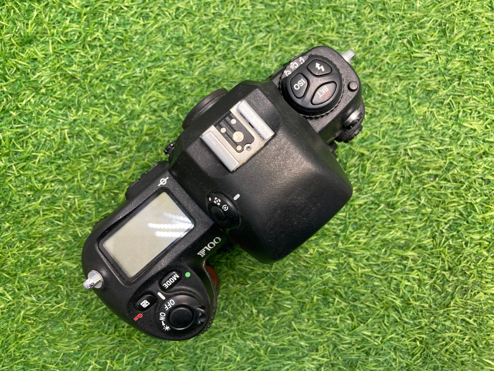 Nikon F100