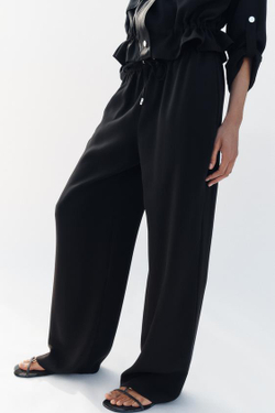 ZARA СТРУЯЩИЕСЯ БРЮКИ В ПИЖАМНОМ СТИЛЕ, ЧЕРНЫЙ