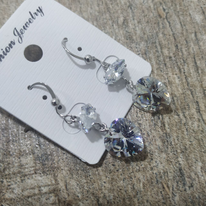 Серьги-петли кристалл форма лист перевернутый сердце цвет прозрачный металл серебристый