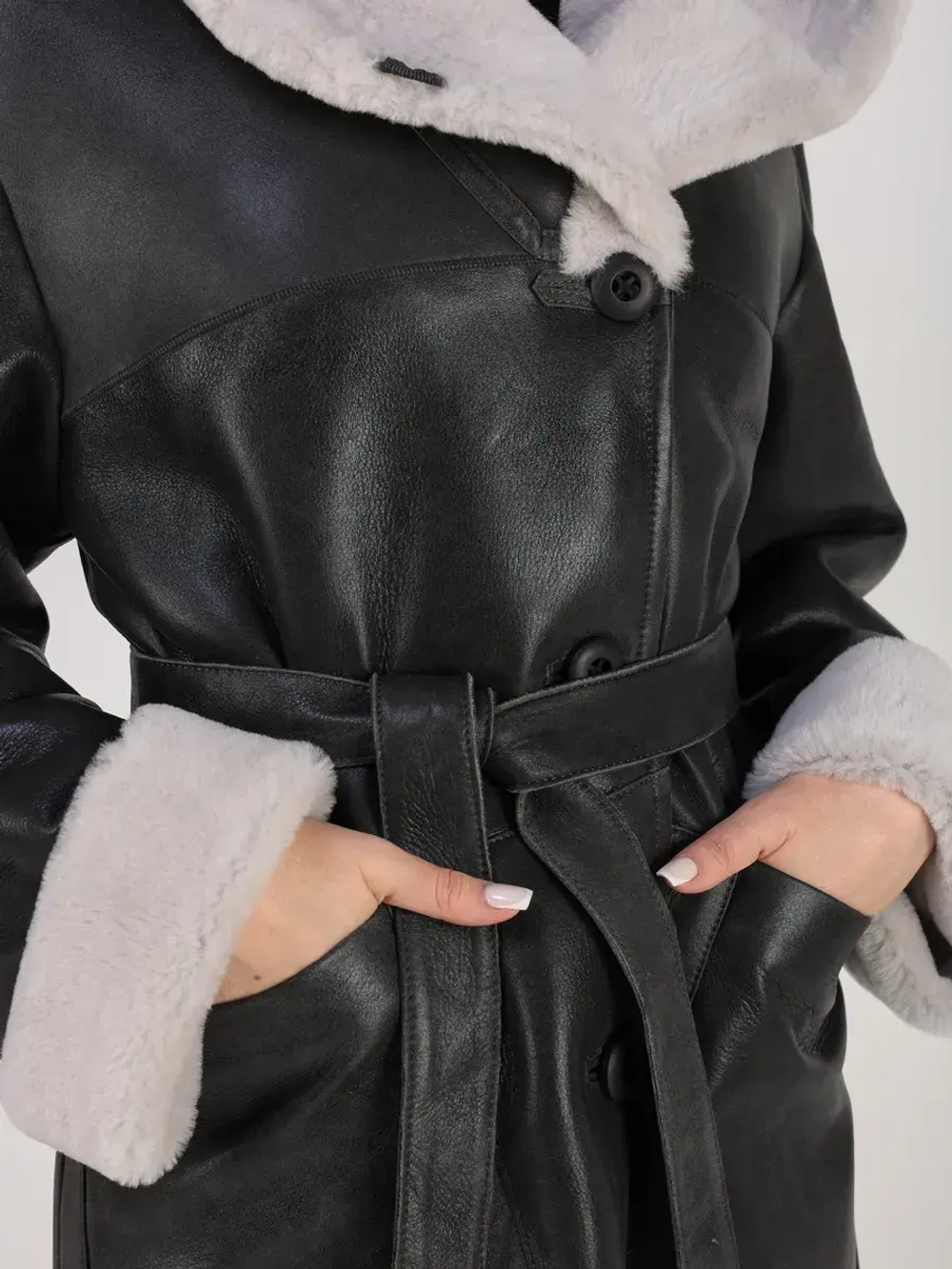 Дубленка зимняя натуральная с капюшоном длинная