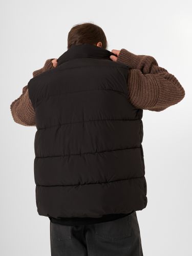 Черный утепленный жилет QWE