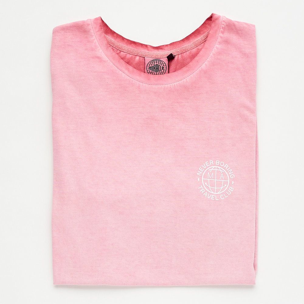 Футболка Never Boring