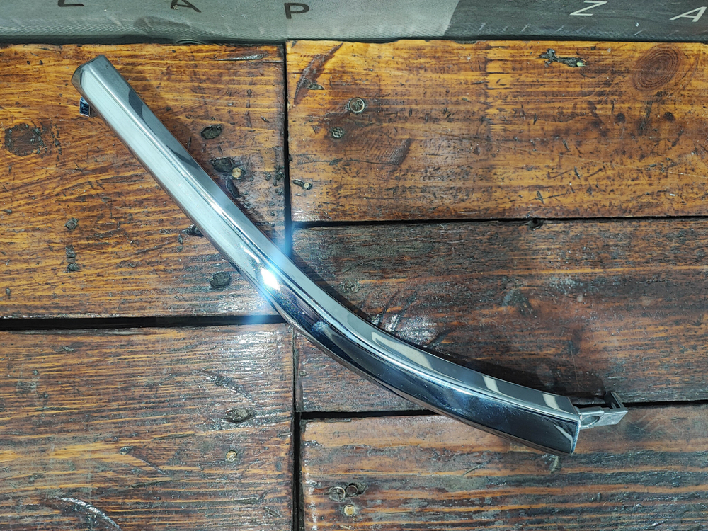 Молдинг переднего бампера Mitsubishi Outlander 3 15-нв Б/У Оригинал 6407A142