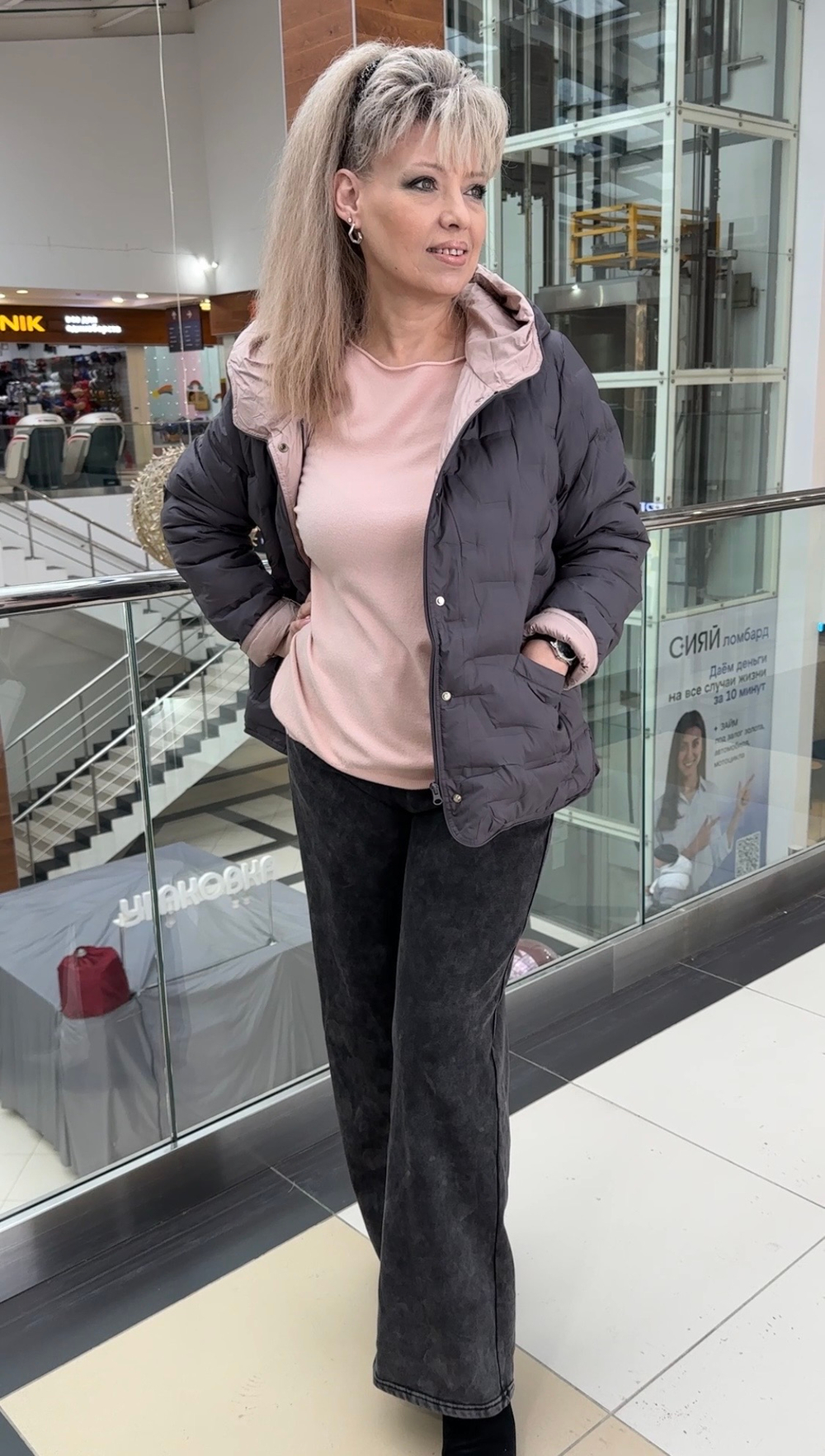 Весенняя курточка в графитовом цвете с нюдовой подкладкой