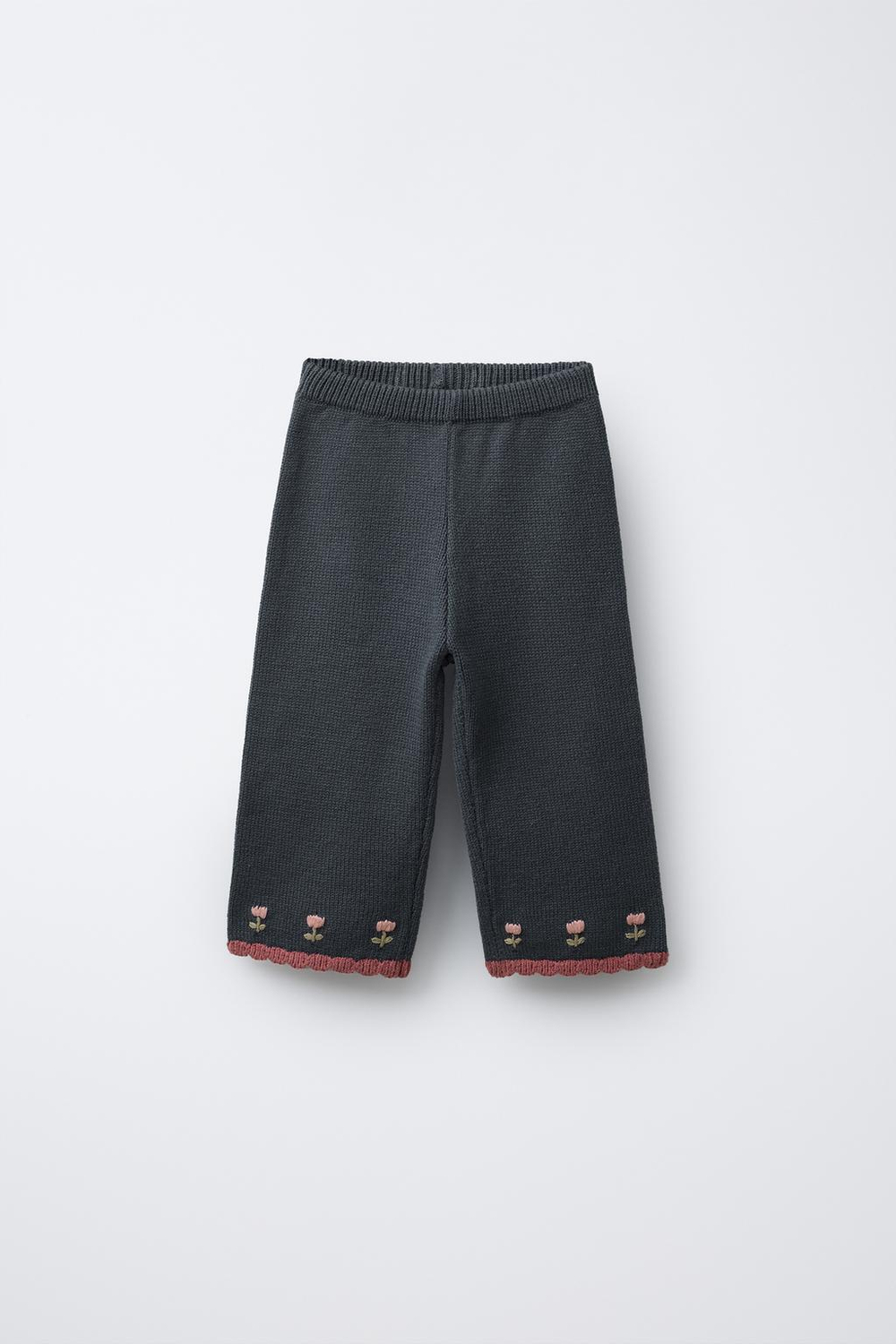 ZARA ТРИКОТАЖНЫЕ БРЮКИ-КЮЛОТЫ С ВЫШИВКОЙ В ВИДЕ ЦВЕТОВ, ВЫЦВЕТШИЙ СИНИЙ