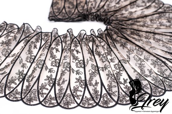 05-14 Вышивка на неэл. сетке 28 см, телесный/черный