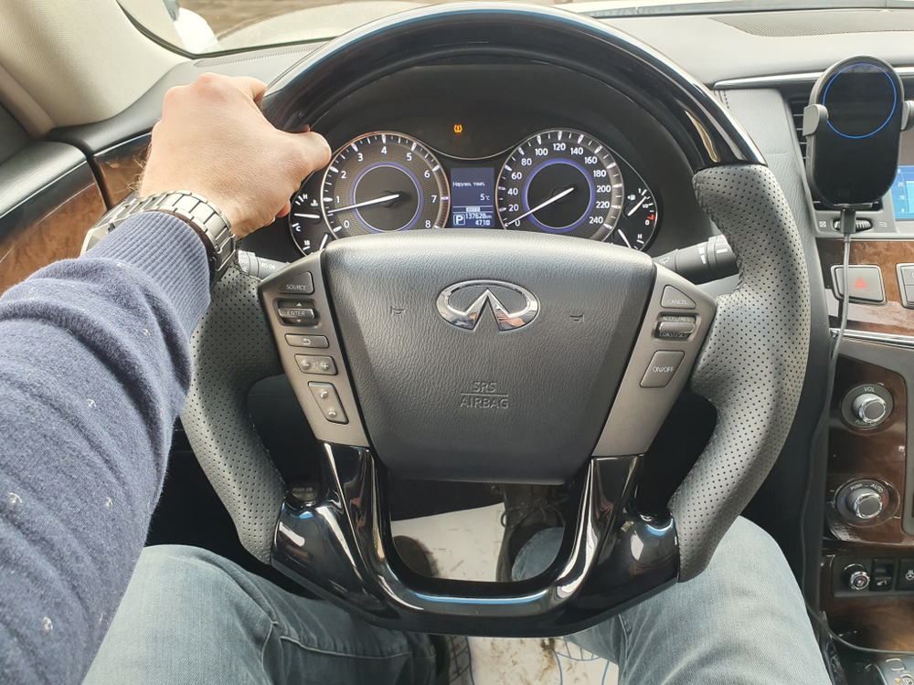 Руль Анатомический черный Infiniti QX56, QX80, Patrol Y62