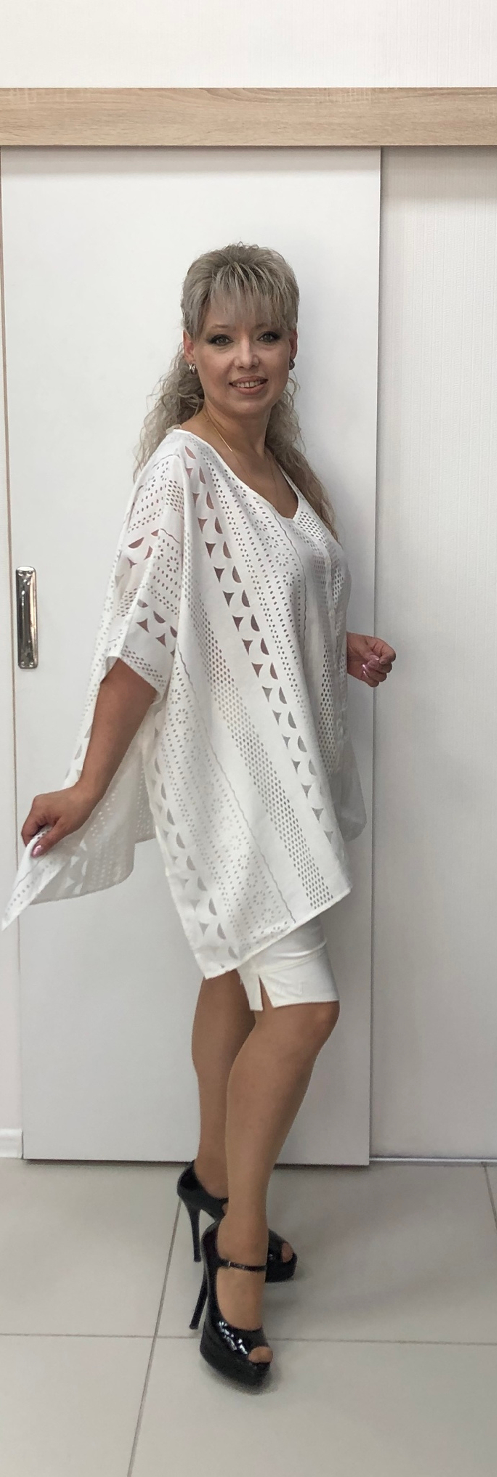 Летняя белая туника с перфорацией