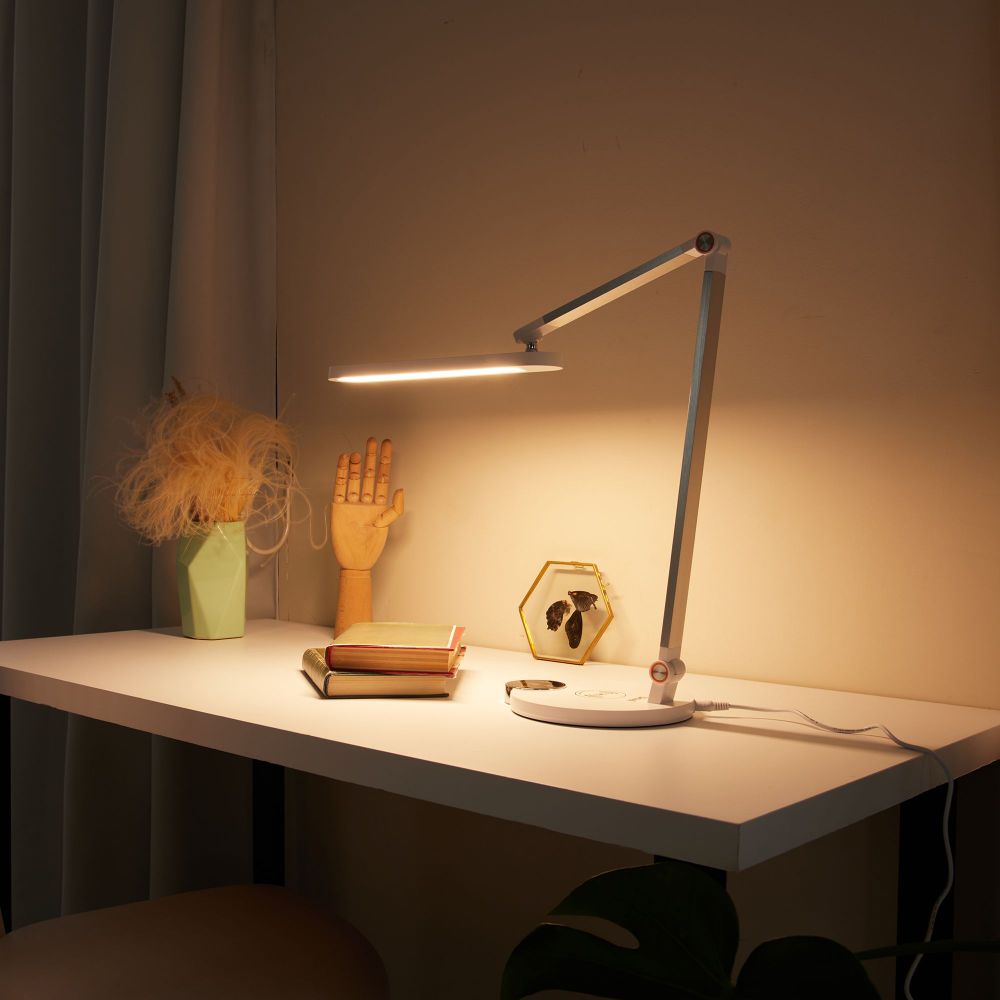 ULM-D113 18W-3000-6000K-DIM WHITE Светильник настольный светодиодный с беспроводной зарядкой телефонов. Сенсорный выключатель. Диммер. Белый. TM Uniel