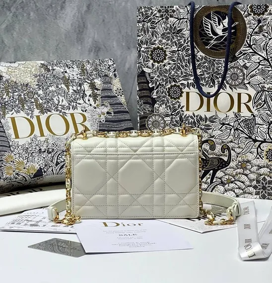 Мини-сумка Dior Miss Caro белый