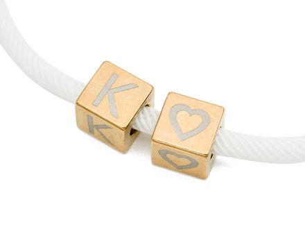 Текстильный браслет с бусинами