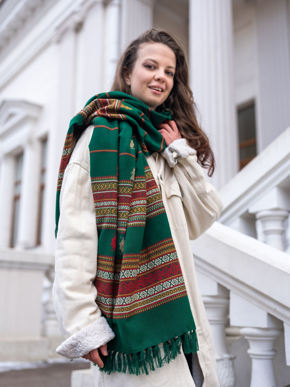 Шаль с  гуджаратской вышивкой