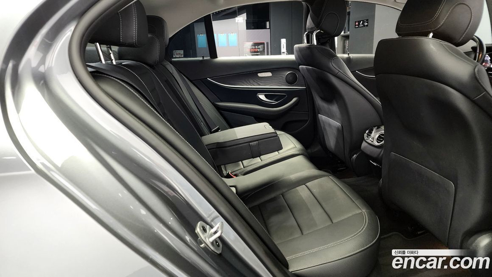 Mercedes-Benz E-Class W213 E220d Avangarde (10.2019)