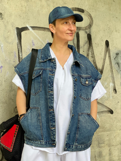 Джинсовый жилет Oversize  / обхват груди до 135 см