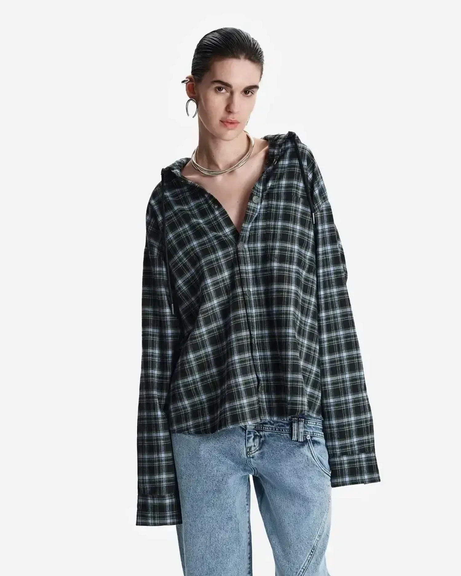 Рубашка из фланели с капюшоном в серо-черную клетку