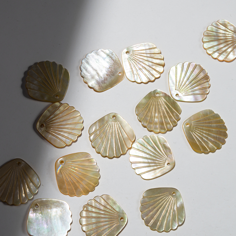 Ракушка из золотистого перламутра речных ракушек, 23мм