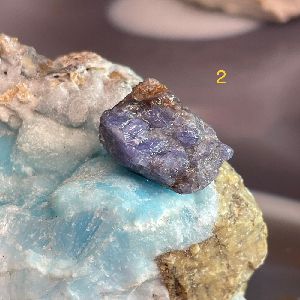 35701 Танзанит необработанный 12-15мм