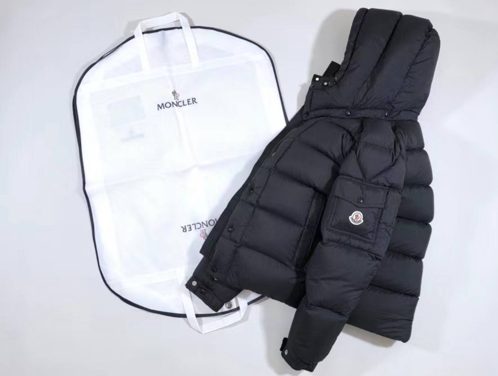 Пуховик Moncler