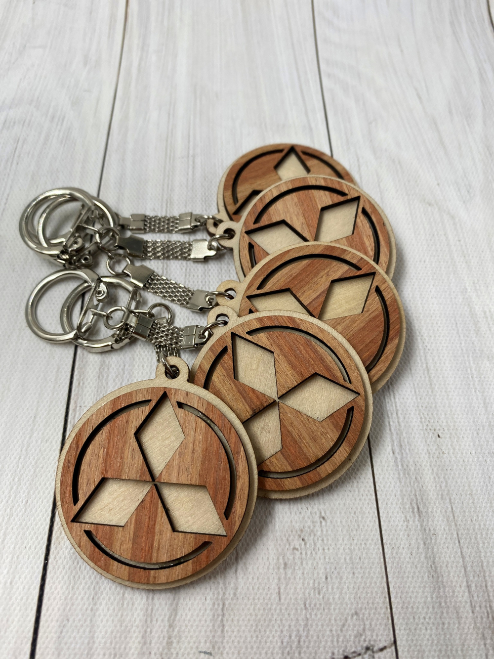 митцубиси брелок фанера