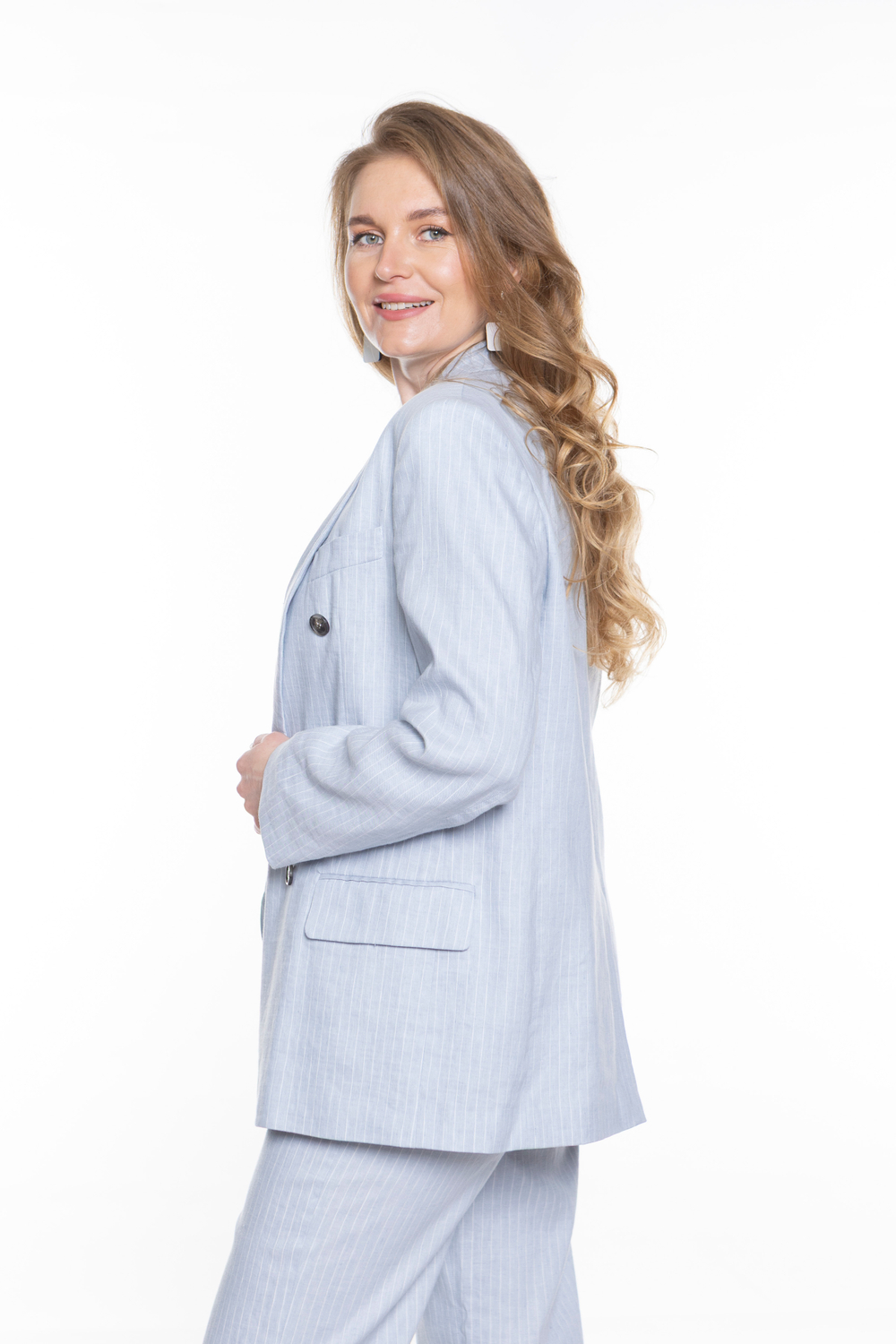 ДВУБОРТНЫЙ ПИДЖАК В ТОНКУЮ ПОЛОСКУ