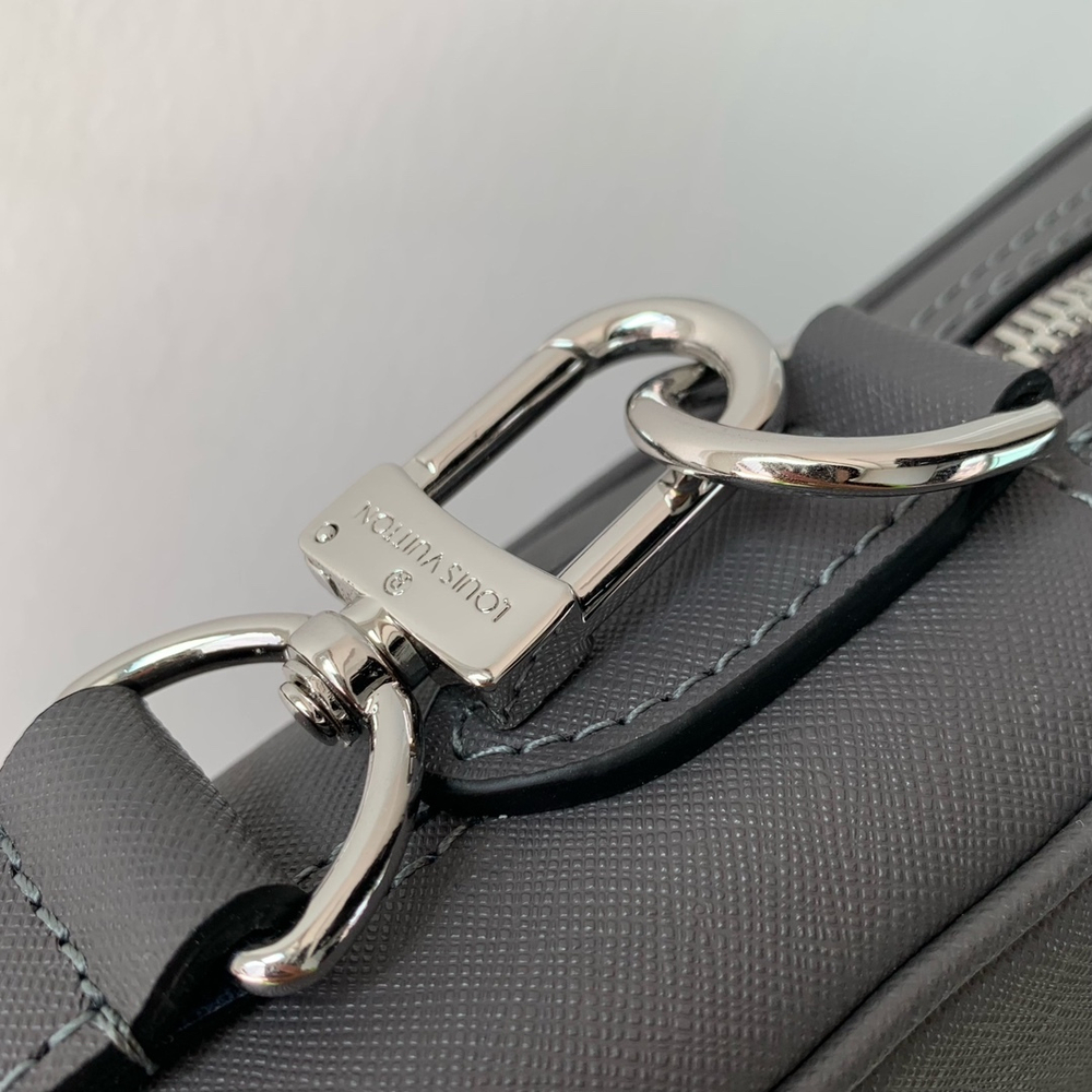 Louis Vuitton Porte Documents Voyage PM