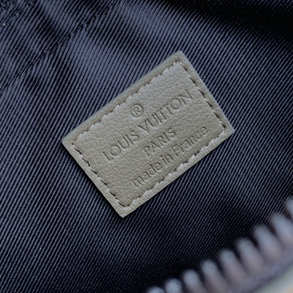 Louis Vuitton Trio Messenger