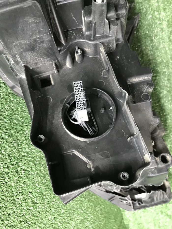 Фара правая Peugeot 3008 2 (2016-2020) LED