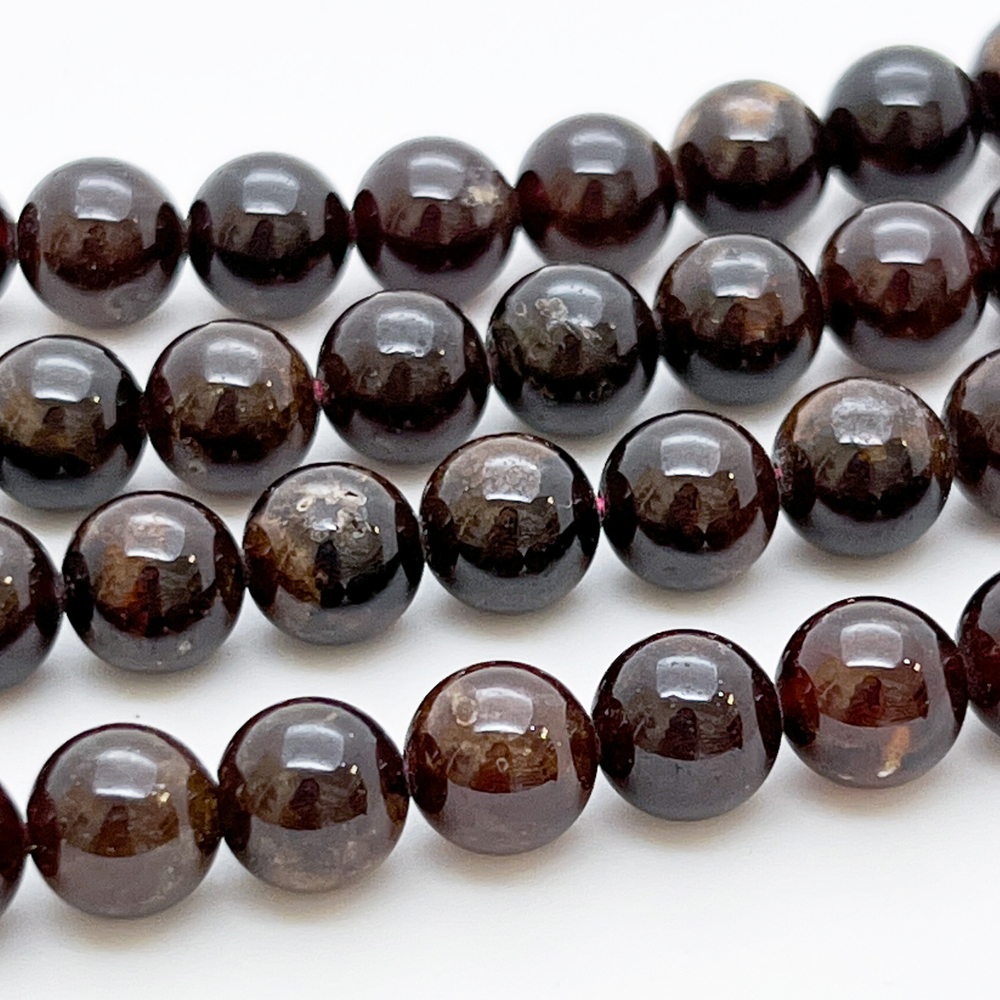 Гранат альмандин бусины, размер около 10,3-10,5 мм, цена за 9 шт (1/4 нити)